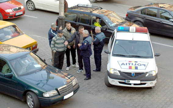 După o urmărire ca-n filme, șofer beat și fără permis, prins de polițiști