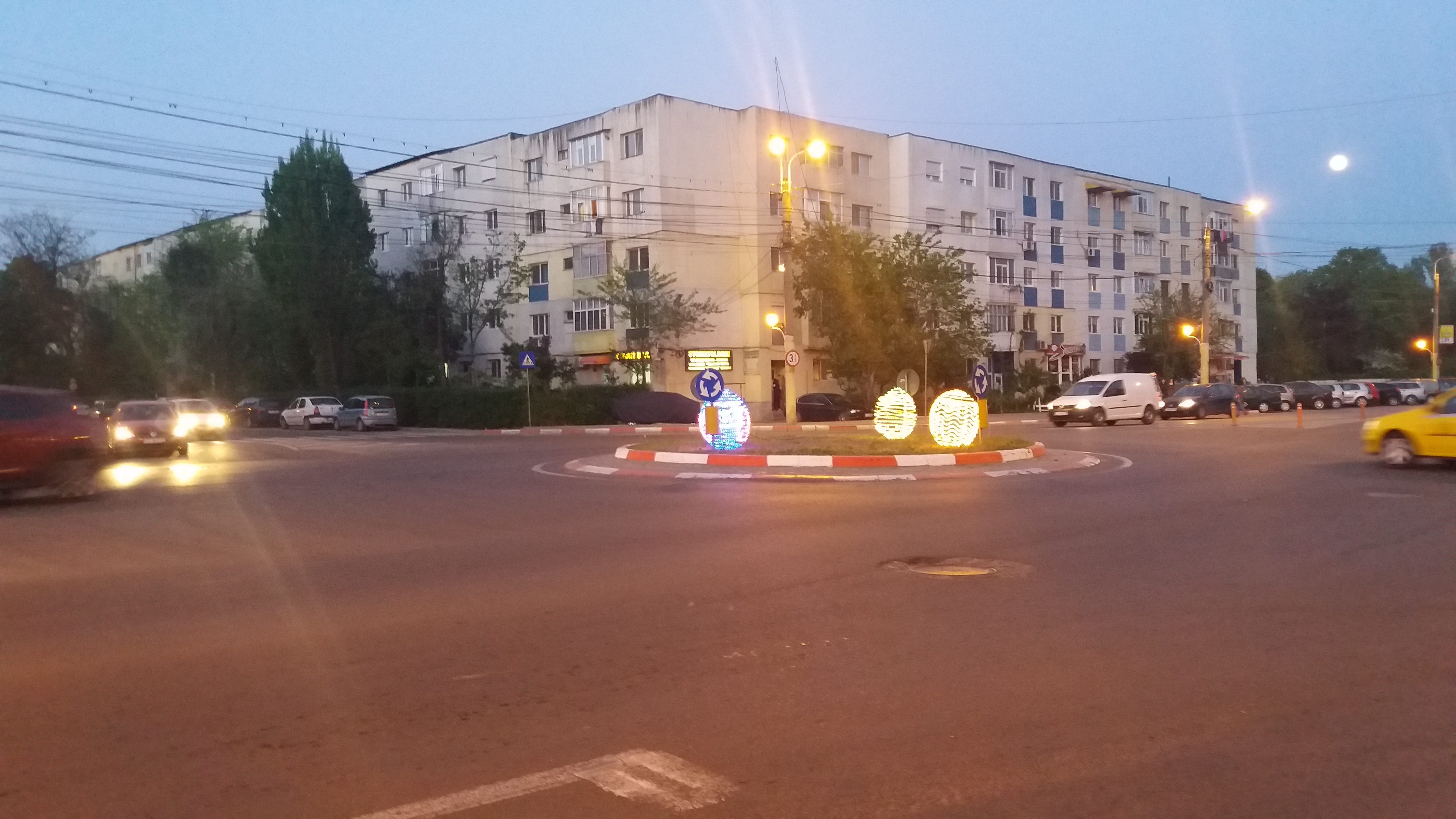 CONSTANȚA. Sensuri giratorii „ornate” cu ouă de Paște