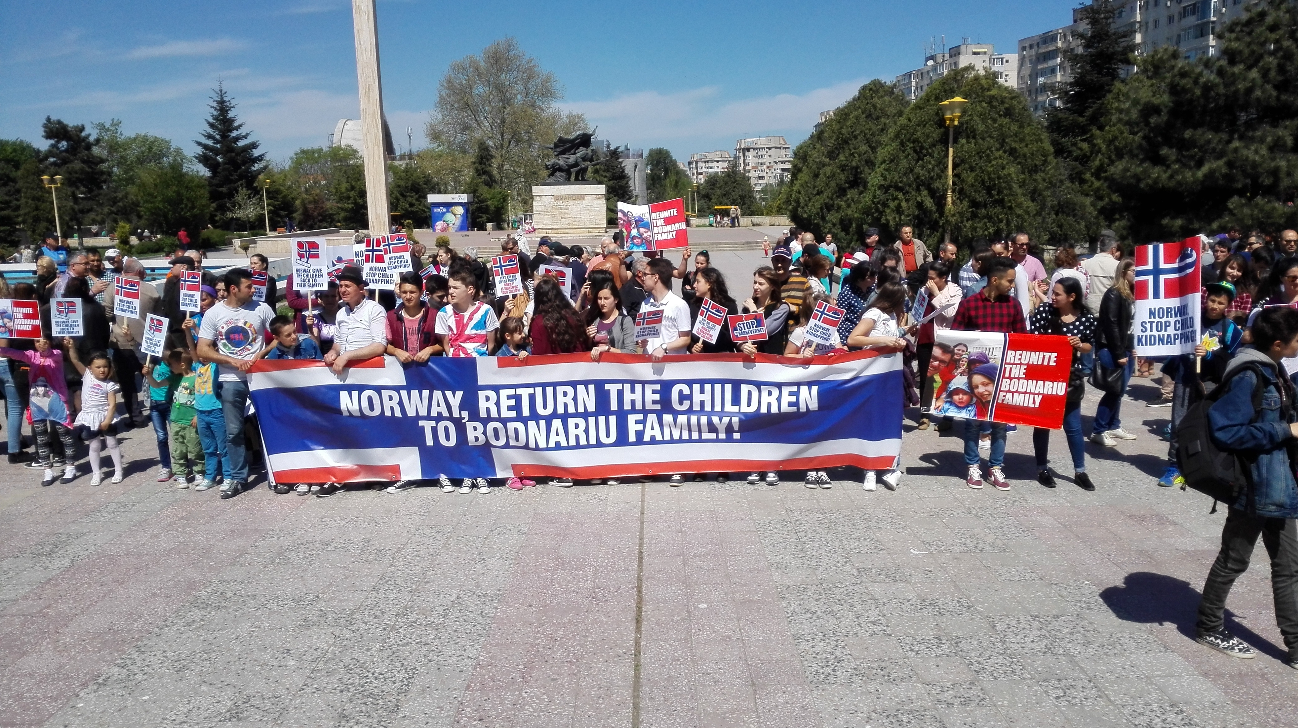FOTO – CONSTANȚA: Miting de susținere pentru familia Bodnariu