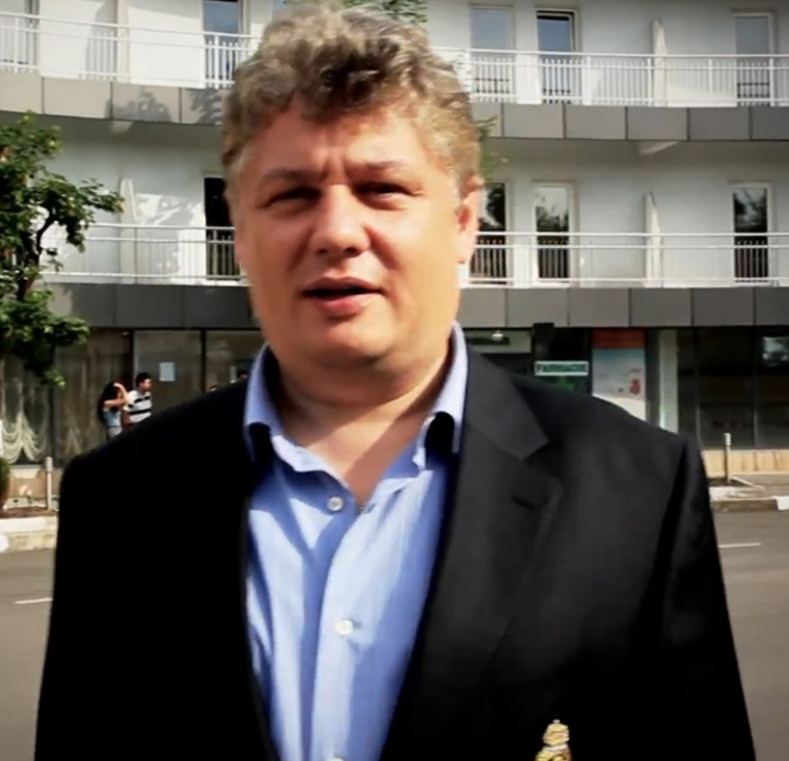 Eforie: Primarul Ovidiu Brăiloiu, contestat în fața sediului DNA