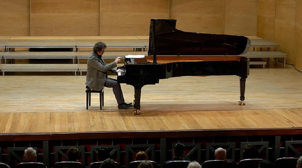 Pianul călător pleacă de la sediul Radio România spre Alba Iulia