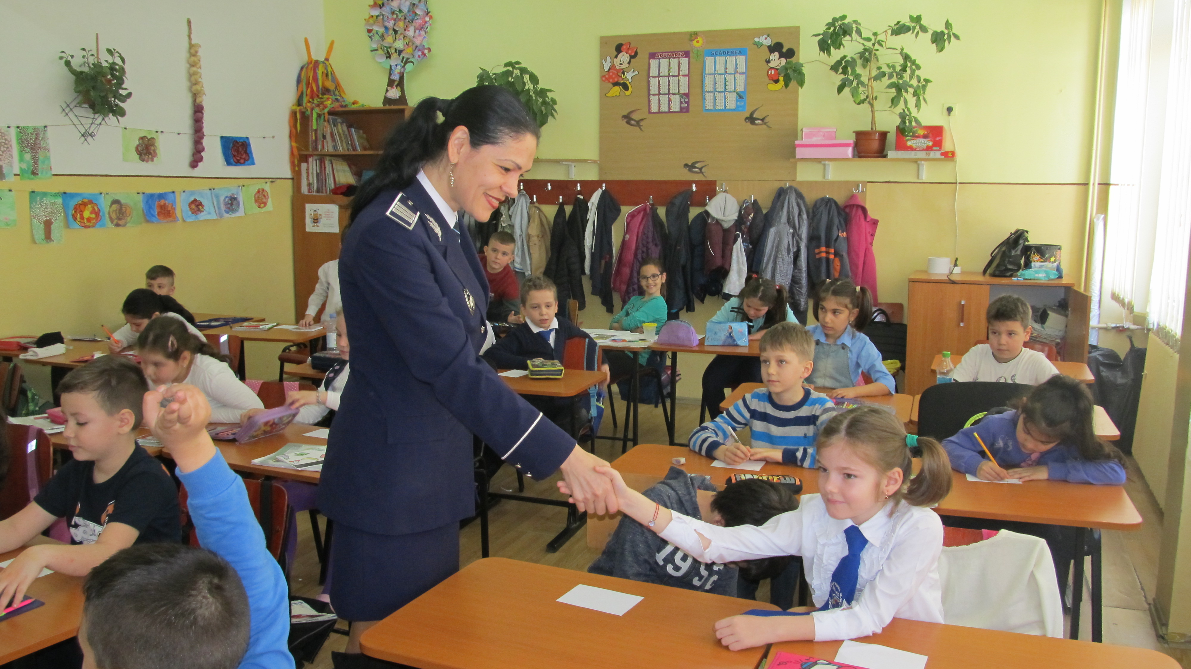 Polițiștii constănțeni, prezenți în școli