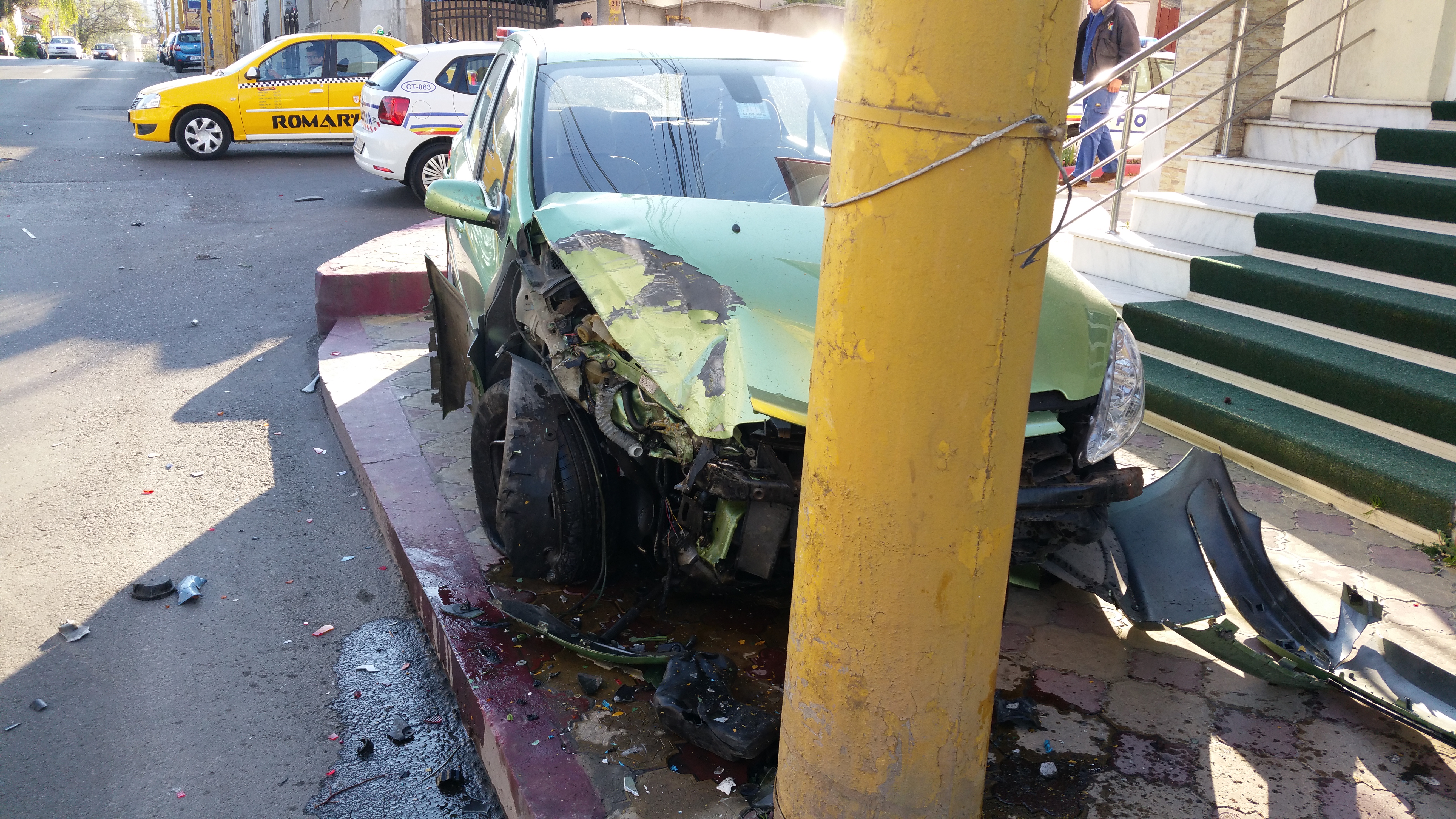 Update – CONSTANȚA: Început de zi cu ghinion. Femeie, rănită într-un accident pe strada Ion Rațiu