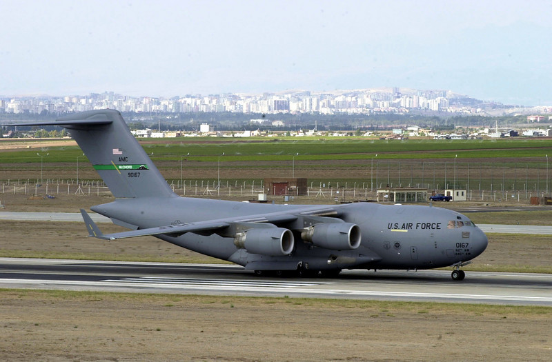 Avionul militar american C17 a decolat de la Kogălniceanu spre Germania după trei ore de la aterizarea forțată
