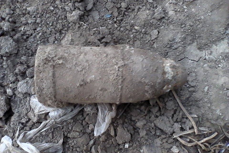 CONSTANȚA: Proiectil de artilerie descoperit pe câmp
