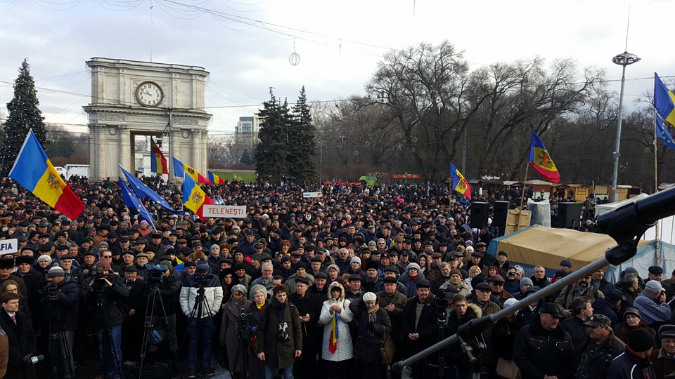 Moldovenii, din nou, în stradă. Vor alegeri anticipate