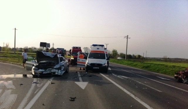 FOTO – Impact rutier violent în Lehliu Gară, la intrarea pe A2