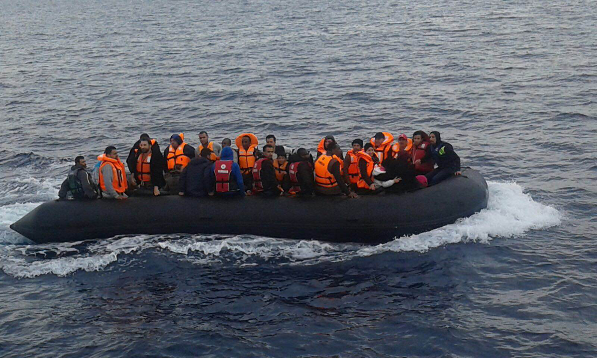 VIDEO – 97 de migranți, salvați din Marea Egee de polițiștii de frontieră români