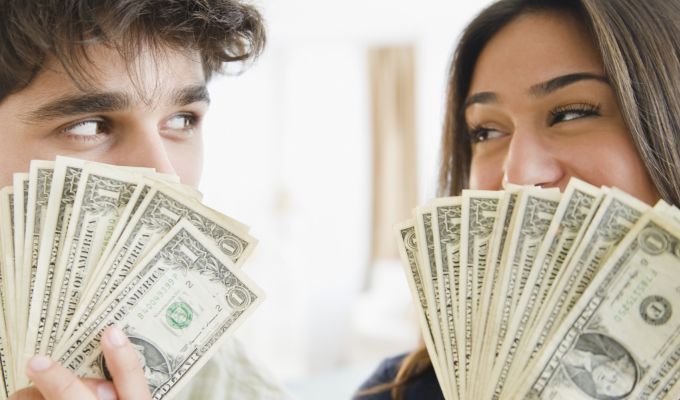 Tinerii angajaţi vor fi scutiţi de plata impozitului pe salariu