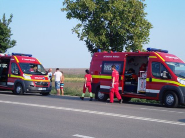 Sibiu: Patru persoane rănite după ce trei mașini și un TIR s-au ciocnit