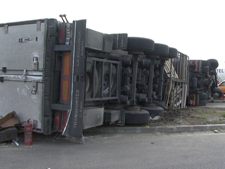 BRAȘOV: Accident în zona Pârâul Rece – Se circulă cu dificultate