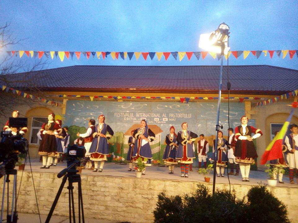 Aromânii grămosteni din Skopje vin să cânte la Sarighiol de Deal