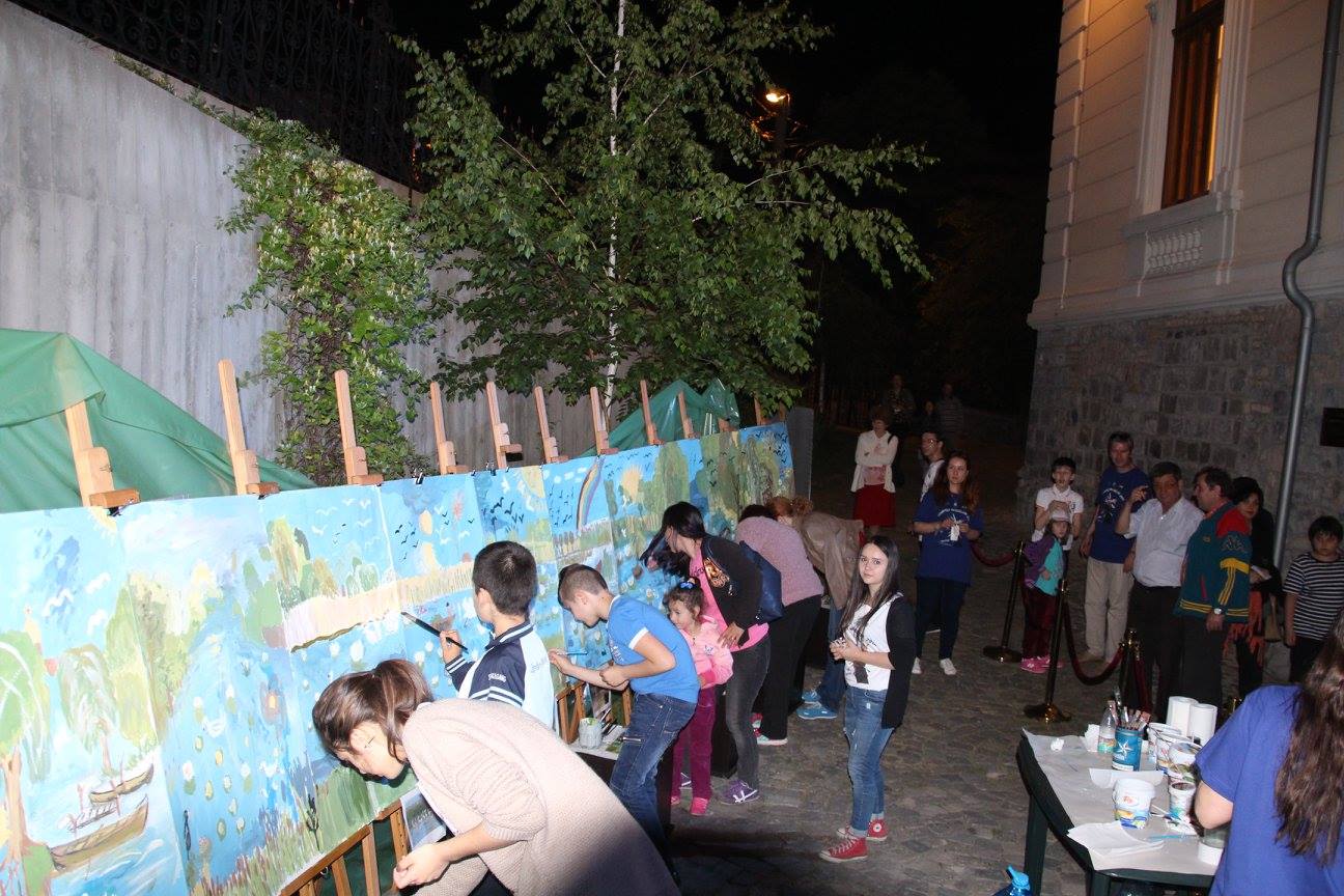 TULCEA: Aproape 850 de persoane au participat la realizarea unei picturi uriaşe (foto)