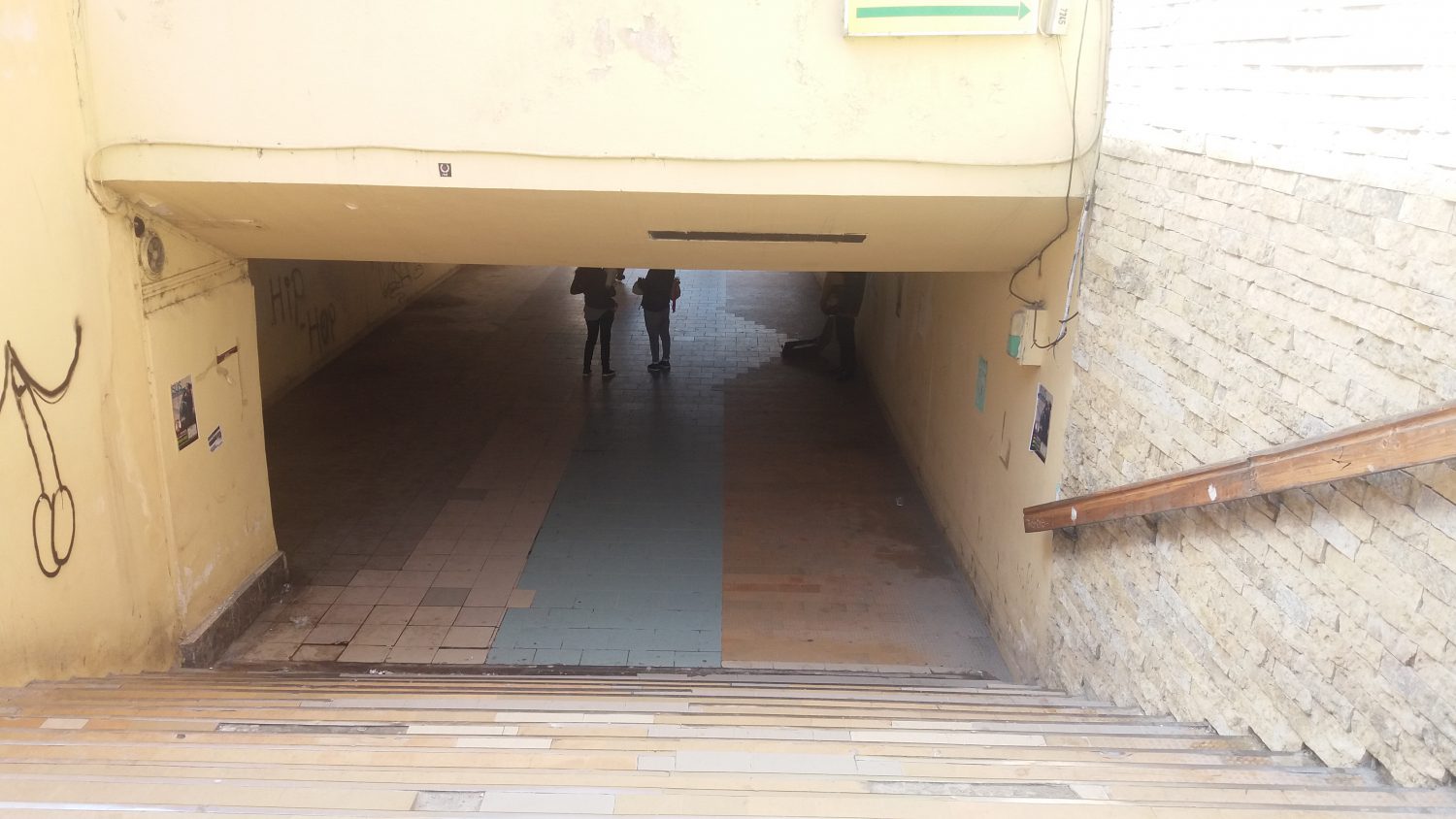 Muncitorii au izolat Pasajul pietonal de la Tomis Mall