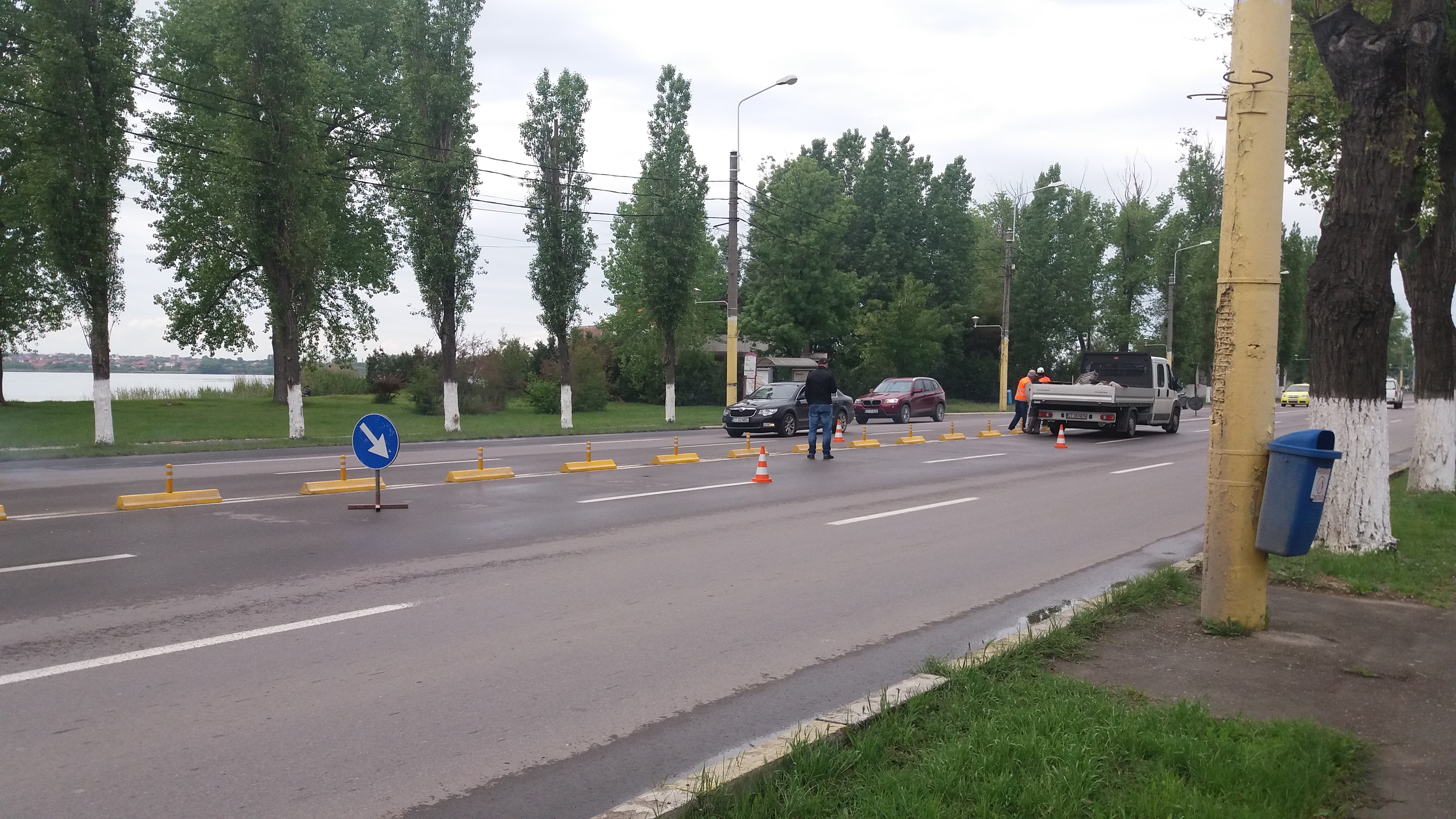 MAMAIA. Separatoare de sens în zona Aqua Magic