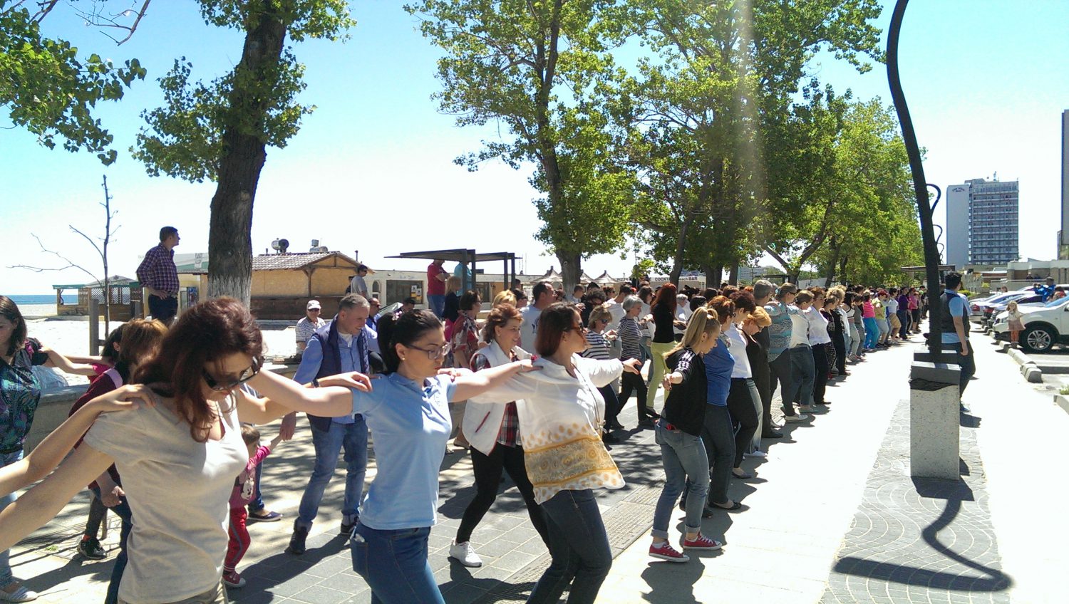 FOTO/AUDIO – În pași de dans grecesc, la Constanța, spre RECORDUL MONDIAL