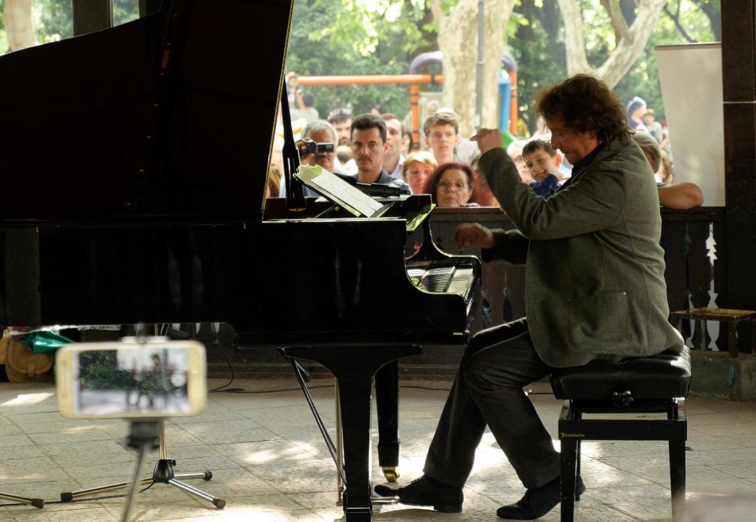 Horia Mihail la finalul celei de-a VI-a ediţii a turneului Pianul Călător