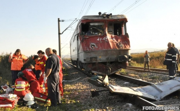 Tragedie feroviară: Doi MORŢI şi o femeie în COMĂ