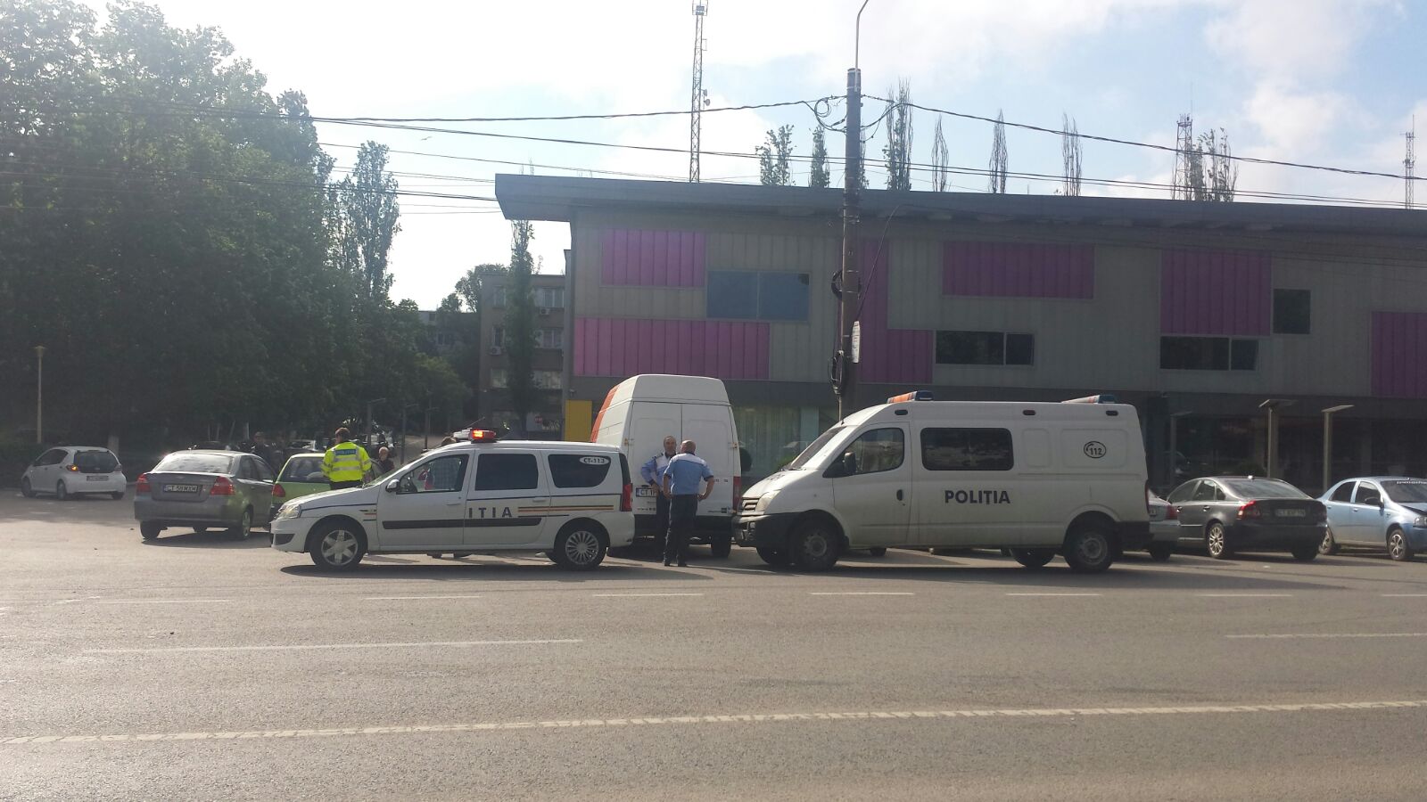 CONSTANȚA. Accident rutier în cartierul Abator. O persoană, RĂNITĂ