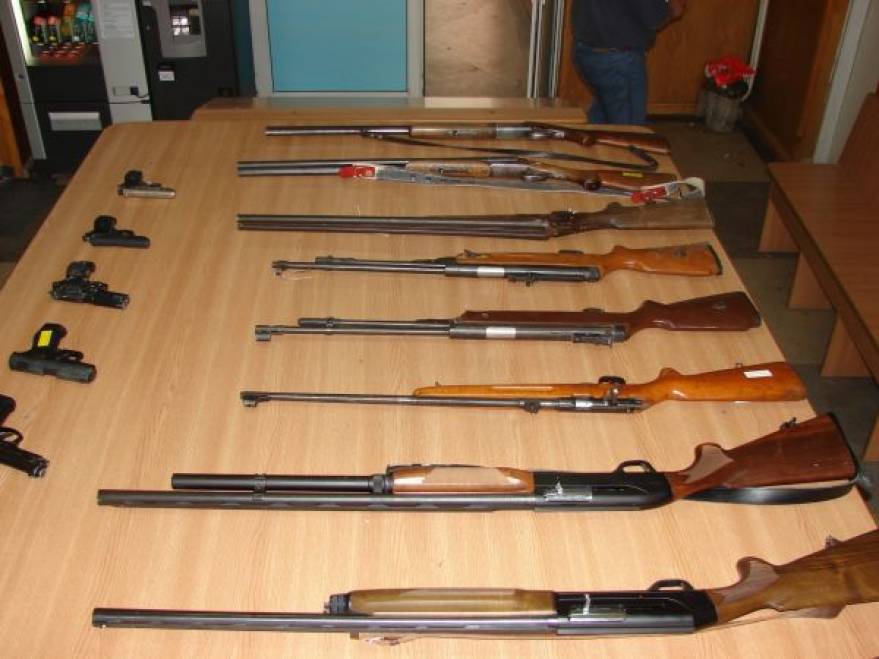 Galați: Arme letale, confiscate de polițiști