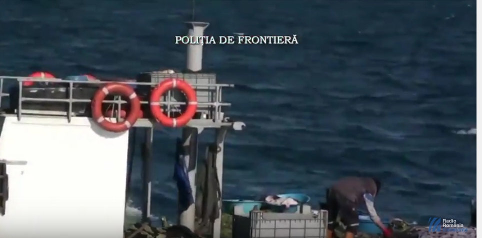 VIDEO: Pescador turcesc prins la braconat calcan pe Marea Neagră