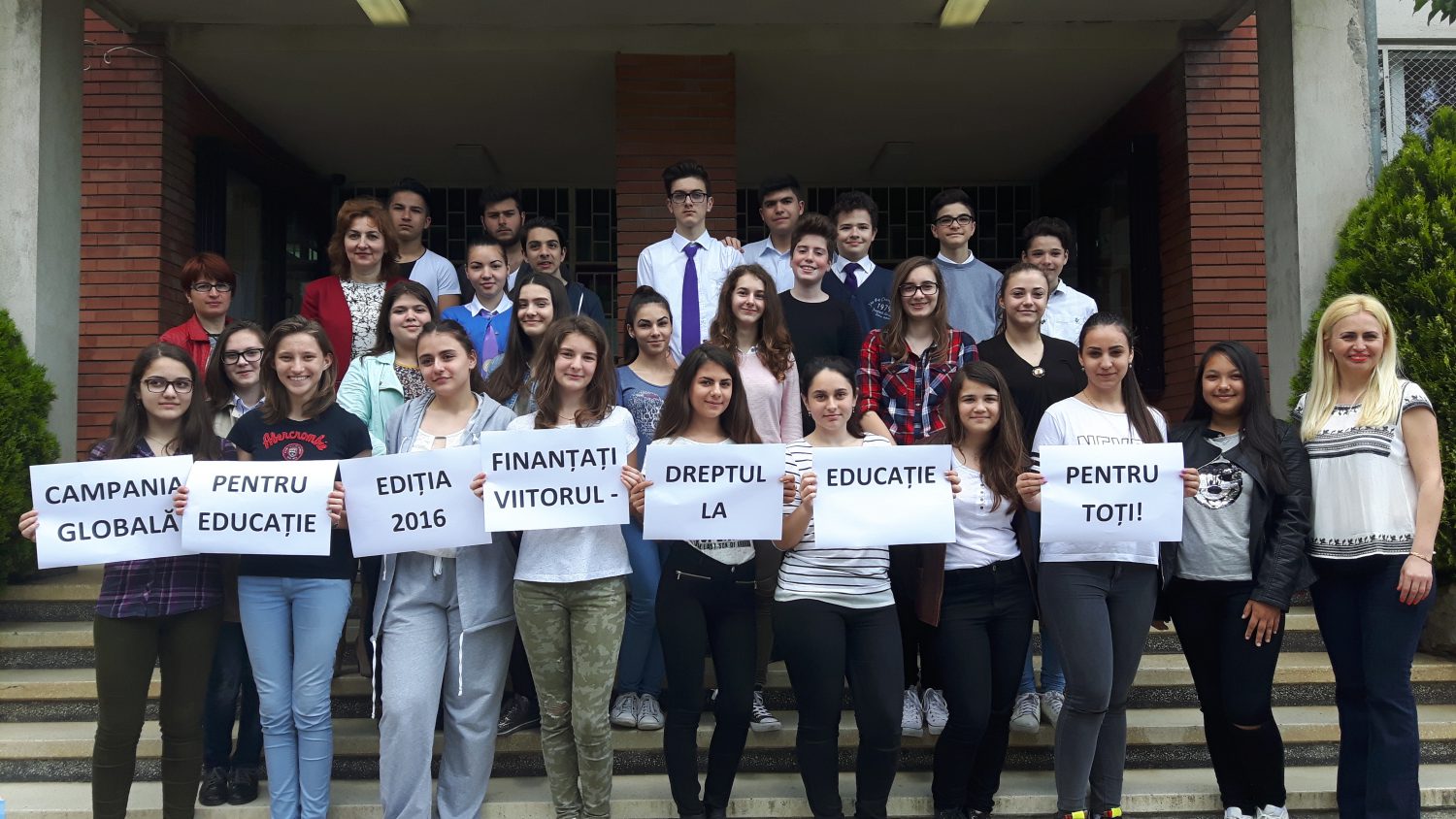 Elevii Liceului Teoretic “Callatis”, în Campania Globală pentru Educaţie