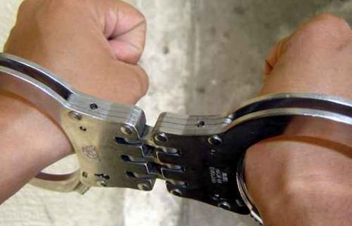 Bărbat din Capitală, reţinut de poliţişti pentru mai multe infracţiuni de viol şi tâlhărie calificată