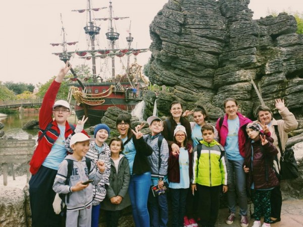 Printre ei, copii din CONSTANȚA și TULCEA: „10 eroi la Disneyland”