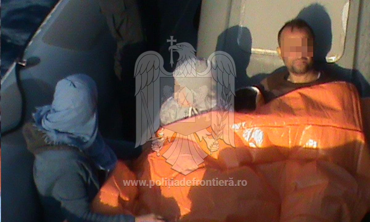 (FOTO – VIDEO) Zeci de copii şi femei salvate din apele Mării Egee de poliţiştii de frontieră români