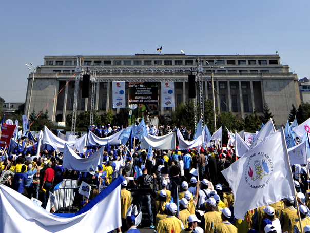 Protest al sindicaliștilor din învățământul constănțean, la București, de Ziua Copilului