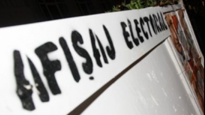 Un partid ori candidat poate expune UN SINGUR afiș pe un panou electoral