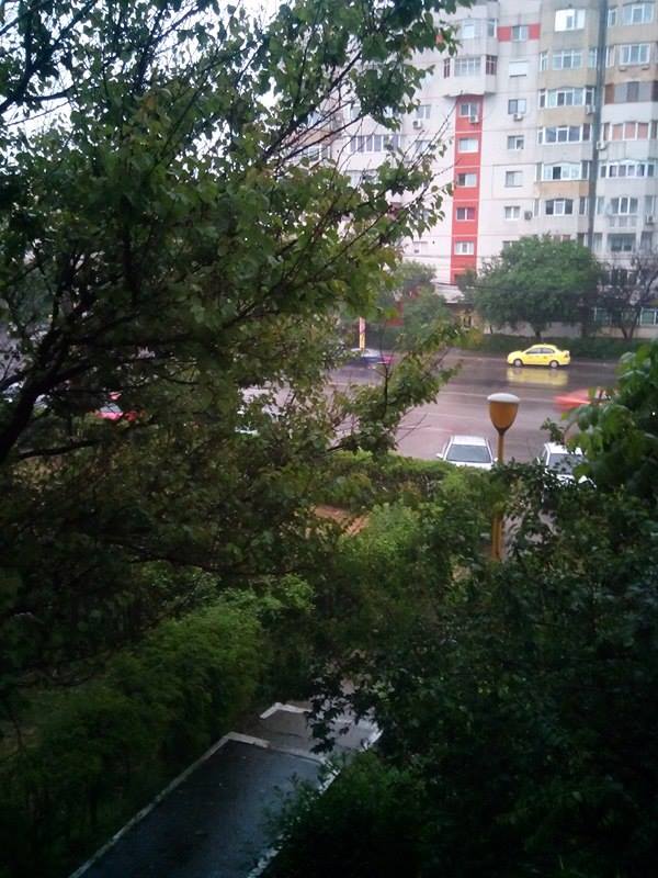 (FOTO) CONSTANȚA, TULCEA: Vremea rea nu se dă bătută! Un nou cod galben de ploi și grindină