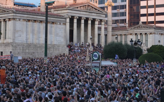 Aproape 15.000 de greci, în STRADĂ! Protestatarii nu vor reforma PENSIILOR