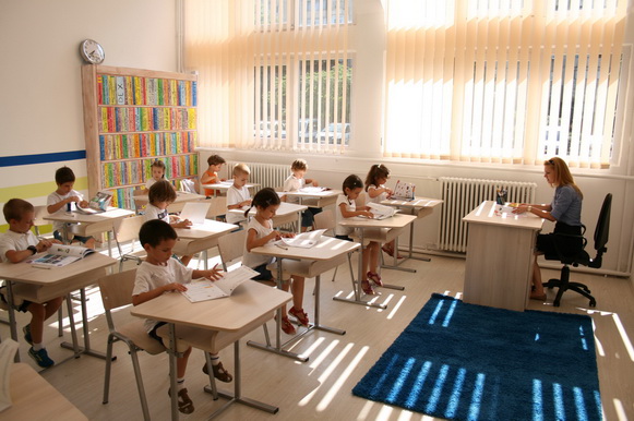 Directorii de şcoli şi licee vor fi evaluați