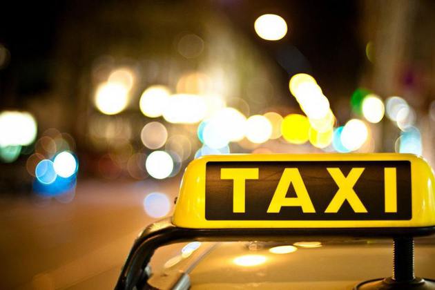 ILFOV: Taximetrist lovit în cap cu pistolul de doi clienți