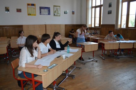 Elevii de liceu participă la regionala de la Constanţa a Concursului Naţional „Tinerii Dezbat”