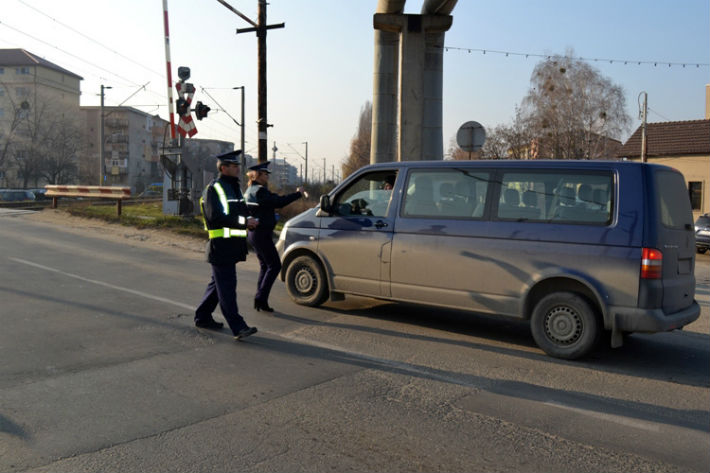 Nerespectarea regulilor de trecere la nivel cu calea ferată te costă permisul