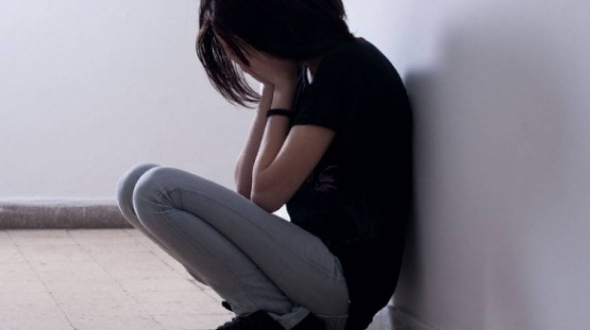 O tânără acuză că a fost amenințată și violată de fostul prieten