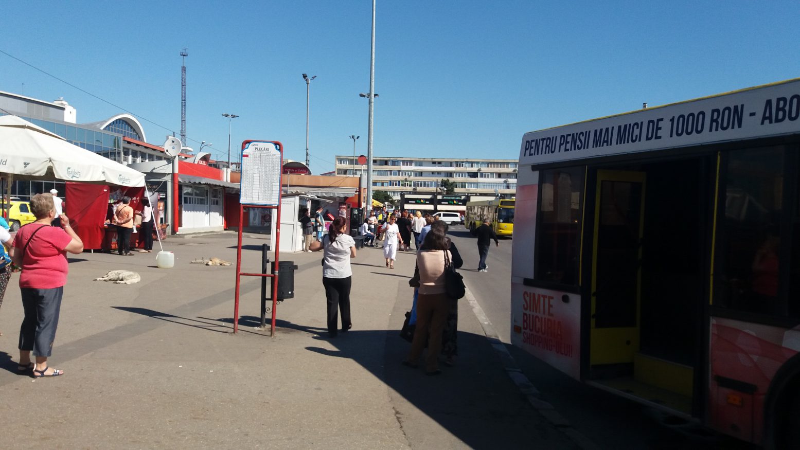 CONSTANȚA: Copertine în stațiile RATC? Mai avem de așteptat în ploaie