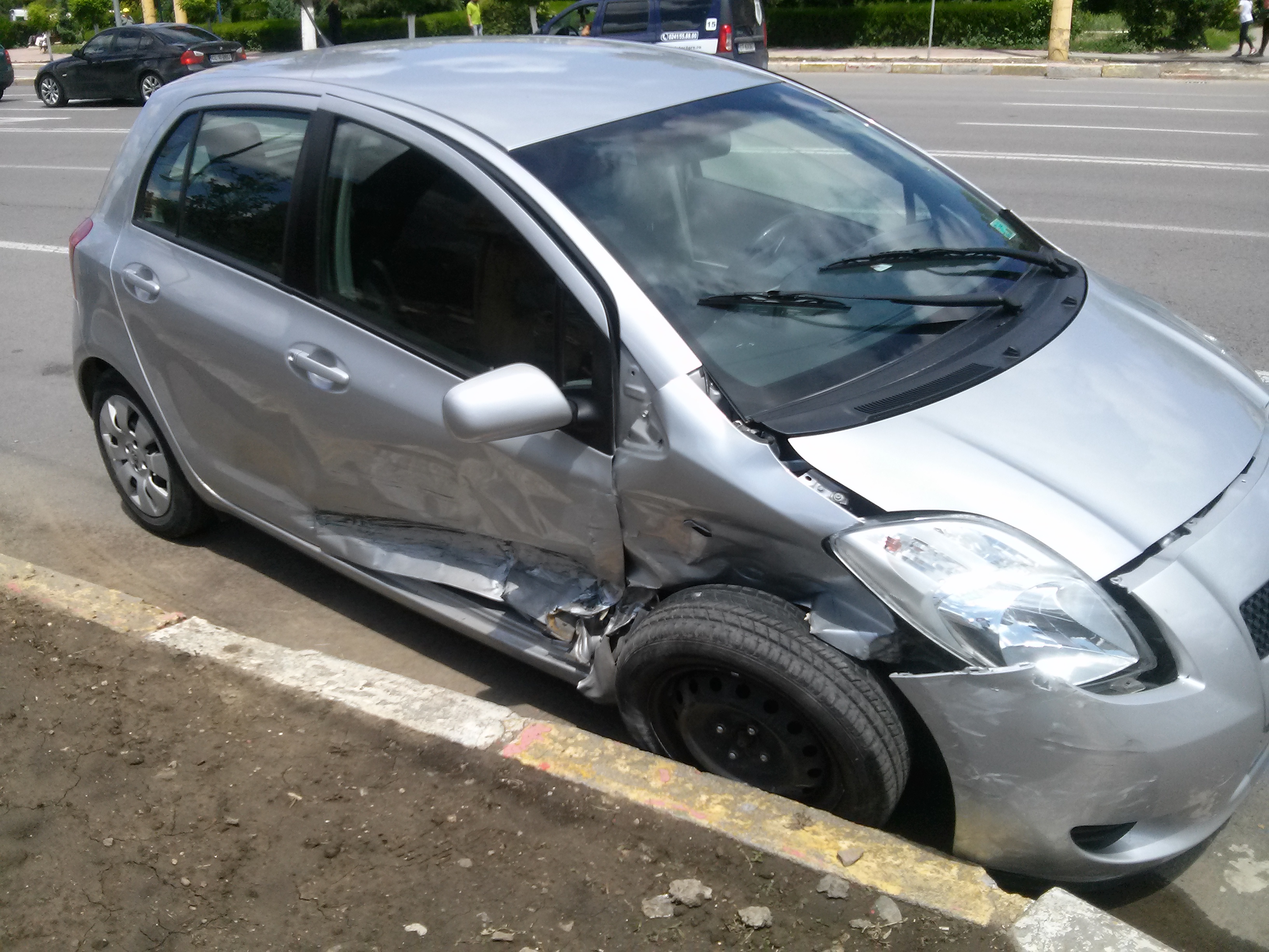 (FOTO) Accident rutier în zona Dacia