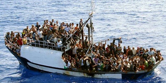 O navă cu sute de migranți a naufragiat în largul insulei Creta