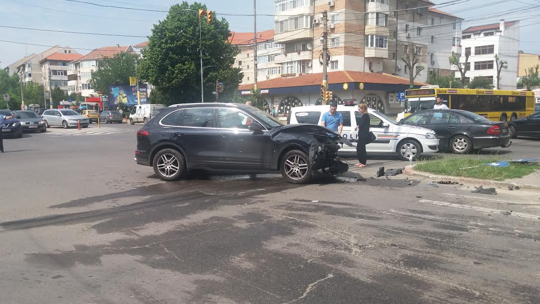 CONSTANȚA: Accident rutier la Delfinariu. Trei persoane au fost rănite