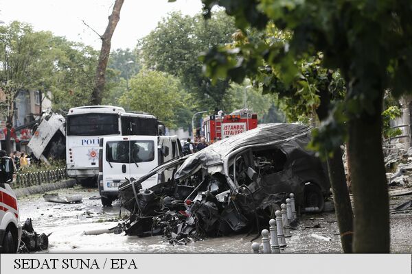 (FOTO – VIDEO) UPDATE: Atentat cu BOMBĂ la Istanbul