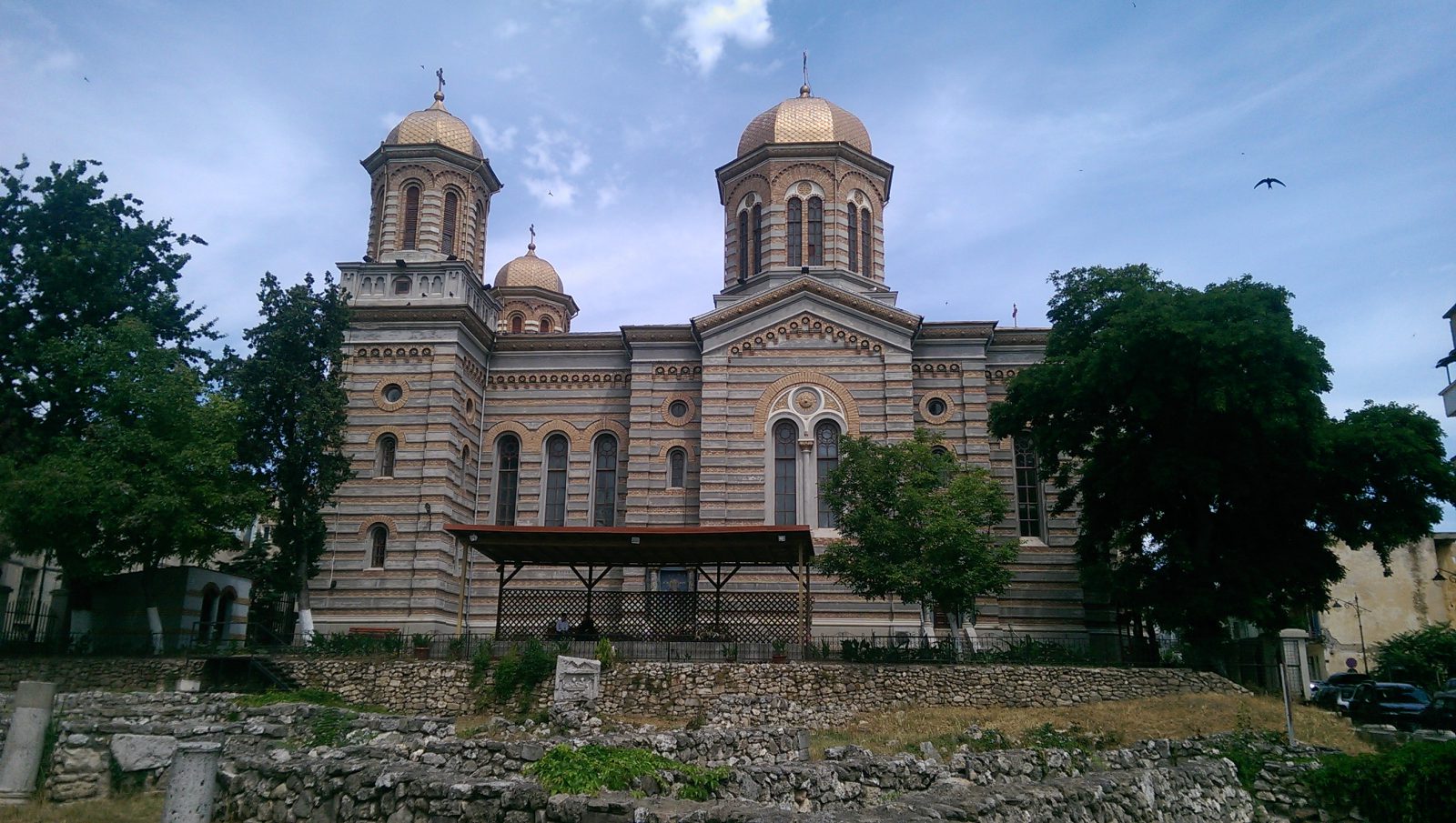 Credincioșii sunt așteptați la hramul Catedralei arhiepiscopale „Sfinții Apostoli Petru și Pavel”