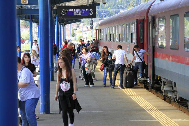 Anchetă la CFR după întârzierile record din a doua zi de Rusalii