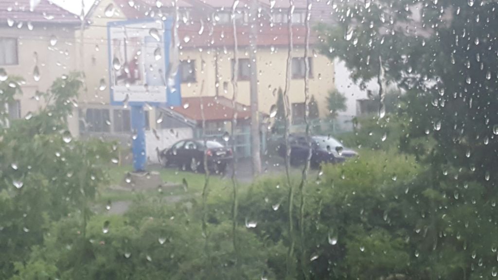 Cod galben de ploi și GRINDINĂ în județele Vrancea și Galați