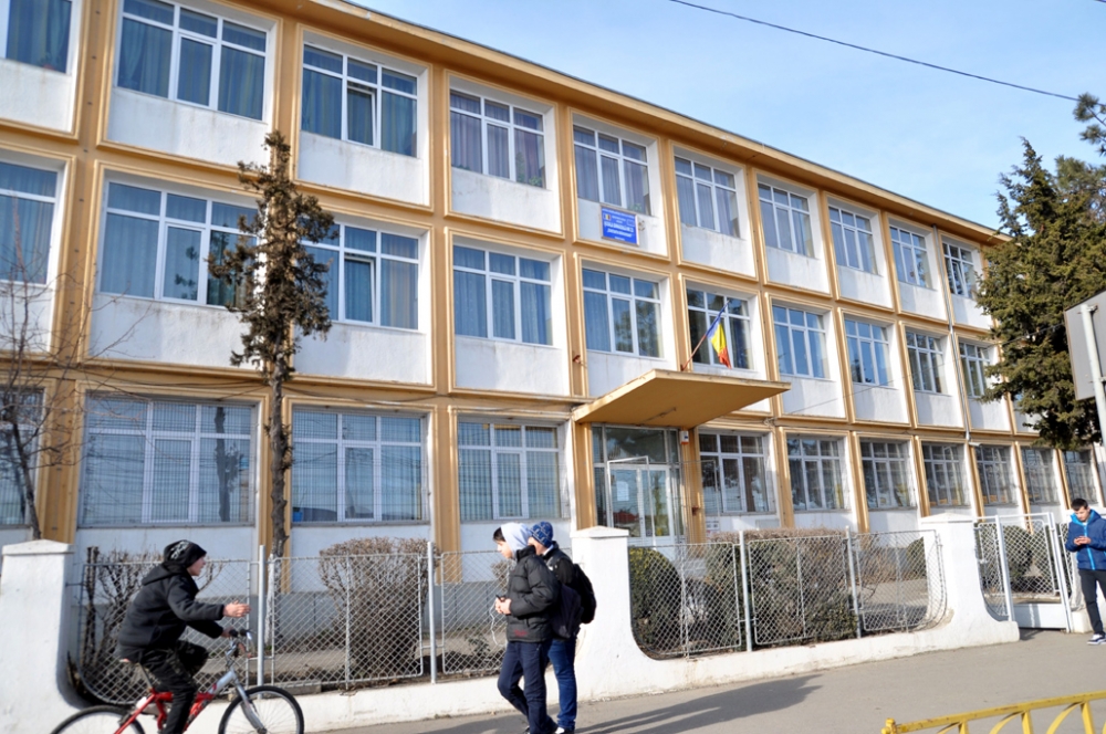 SCANDAL la o școală din Constanța
