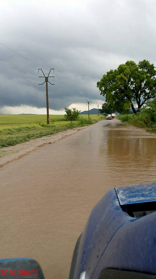 TULCEA/FOTO: Drum INUNDAT de ploile torențiale