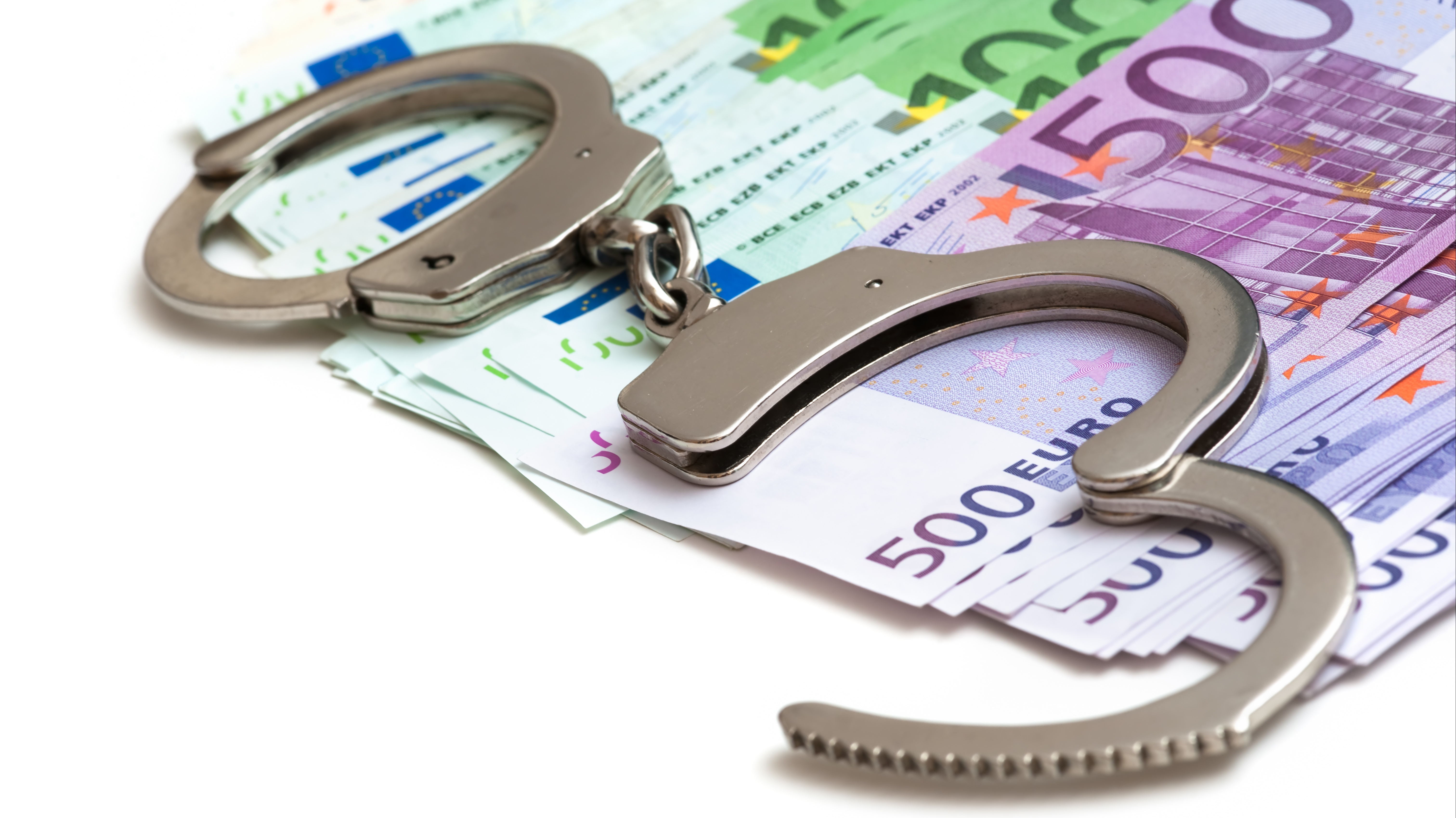 Au ajuns la închisoare pentru evaziune fiscală și contrabandă