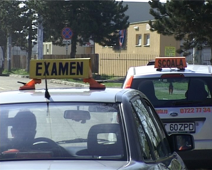 Examen cu patru probe pentru permisul auto: teorie, poligon, traseu ziua și noaptea